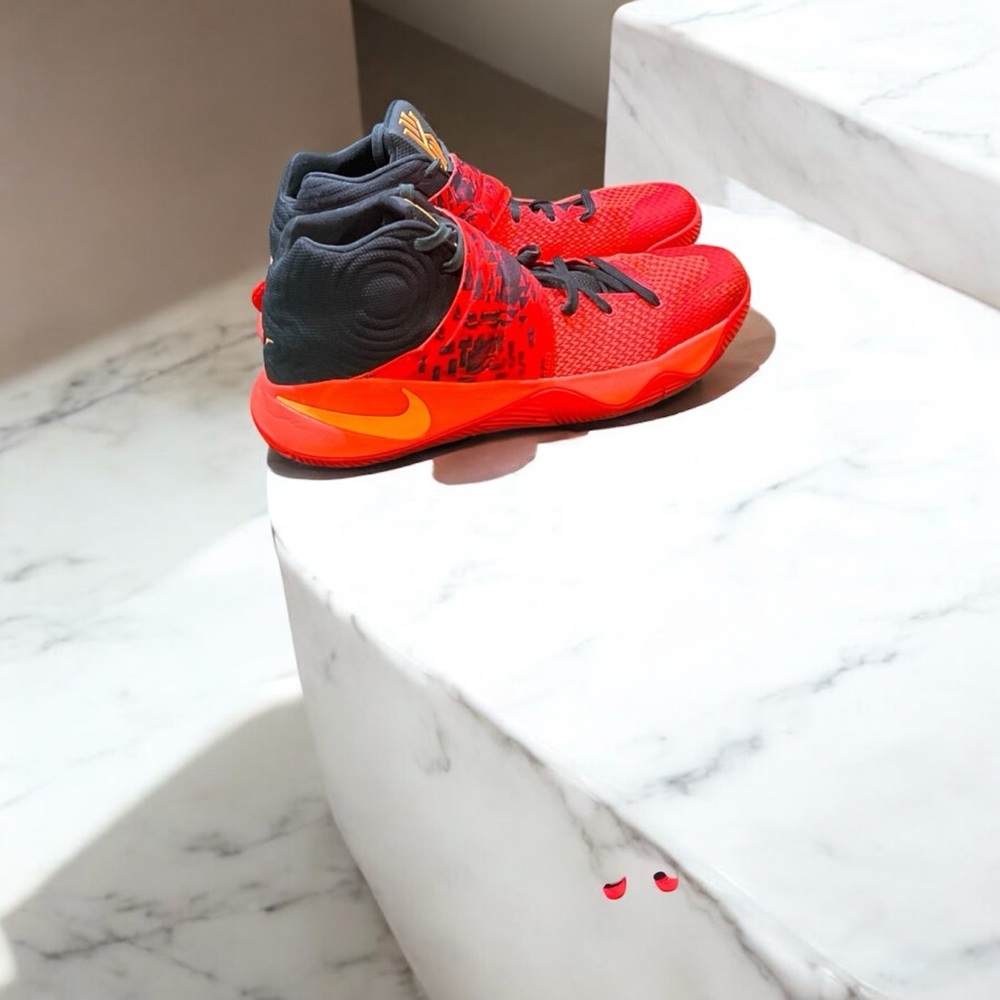 Nike Kyrie 2 Inferno Men’s Sneakers Size 11.5.